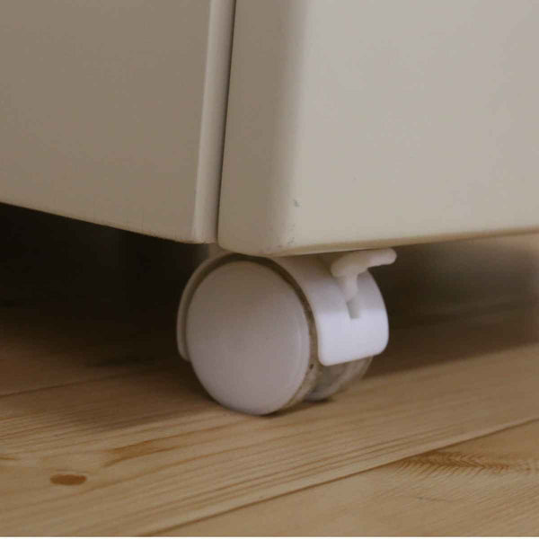 キャスター付きで移動も楽々