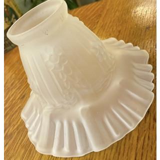 葉っぱのモチーフがかわいい灯具のシャンデリア