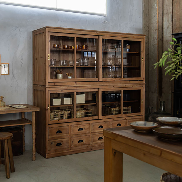 暮らしに欠かせない存在だった水屋箪笥をモチーフにしたツカネキャビネット