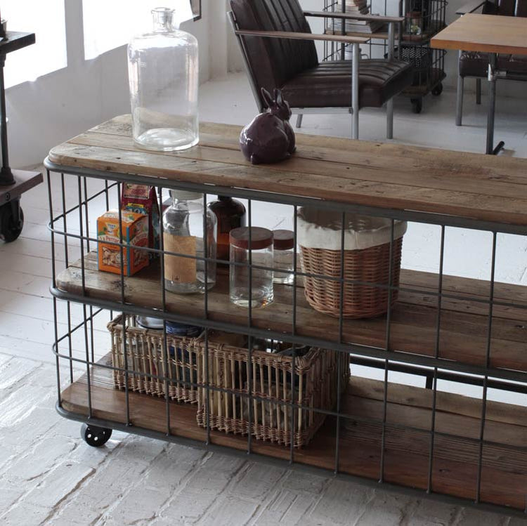 背面もアイアンを使用