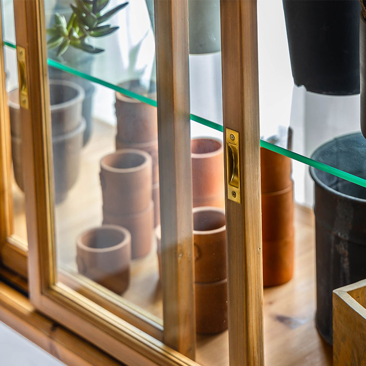 ステンレスレールがついていますので開閉がスムーズ