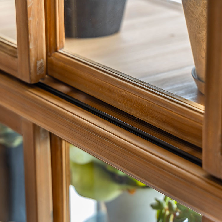 ステンレスレールがついていますので開閉がスムーズ