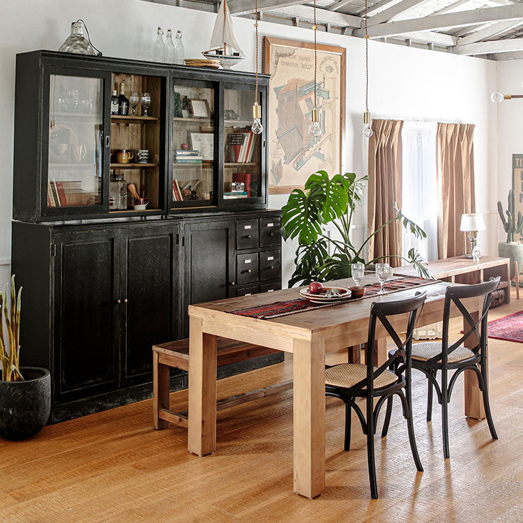 昔ながらの薬棚をモチーフにしたジョーカーキャビネット