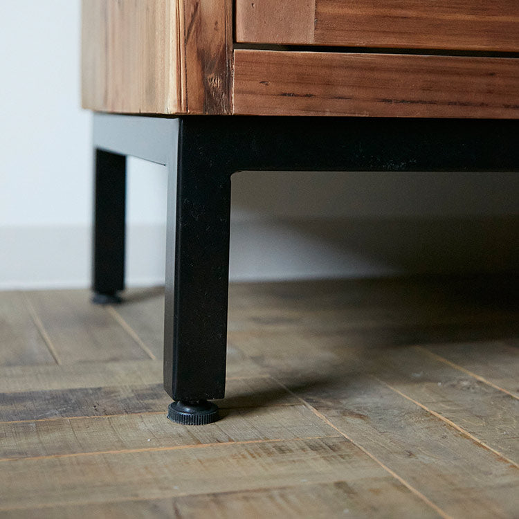 脚部は14cmあるのですっきりした印象