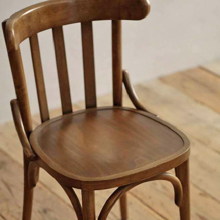 細部にまで力強さと曲線の美しさが感じられるデザイン