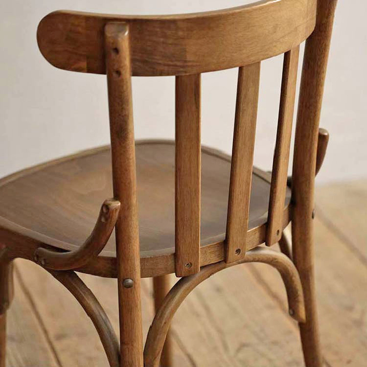 細部にまで力強さと曲線の美しさが感じられるデザイン