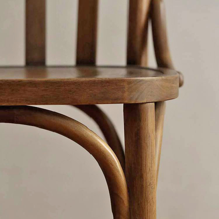 細部にまで力強さと曲線の美しさが感じられるデザイン