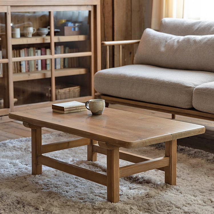 シンプルなデザインで古材の持つ風合いを存分にお楽しみいただけるコーヒーテーブル