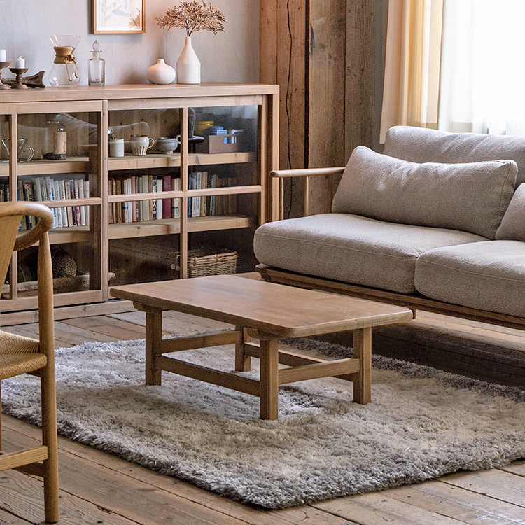 シンプルなデザインで古材の持つ風合いを存分にお楽しみいただけるコーヒーテーブル