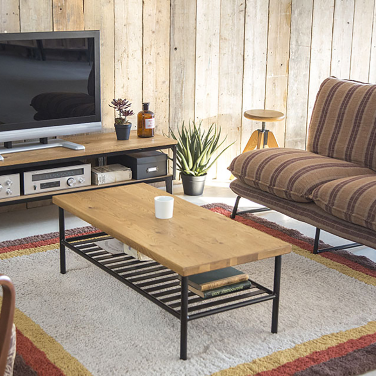 ブラックスチールと木組み合わせがかっこいいシンプルなコーヒーテーブル