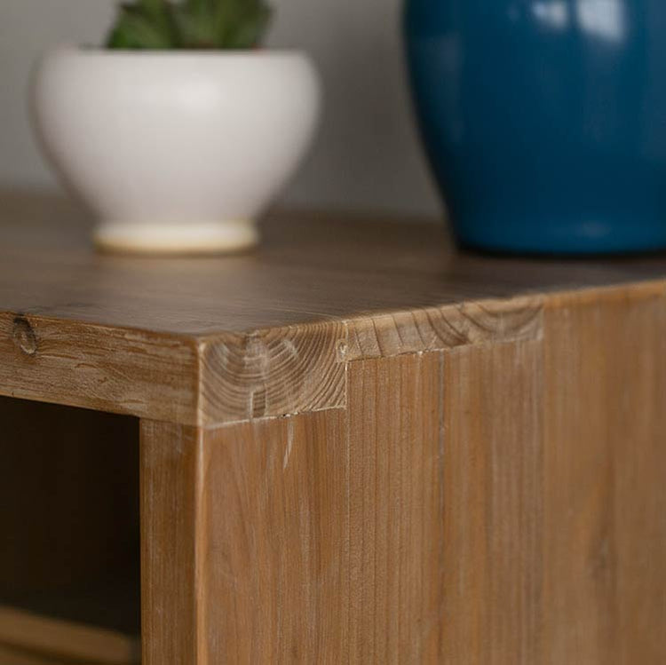 引き出し取手など細かいところにもこだわりの感じられるデザイン