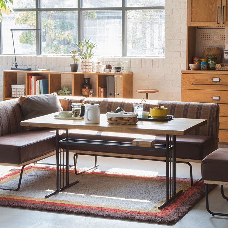 ブラックスチールのT脚と木の風合いがカッコよく落ち着いた雰囲気のLDテーブル