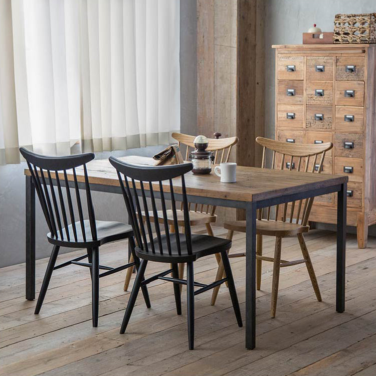 ヨーロッパのカフェで親しまれているヴィンテージチェアをモチーフにしたチェア