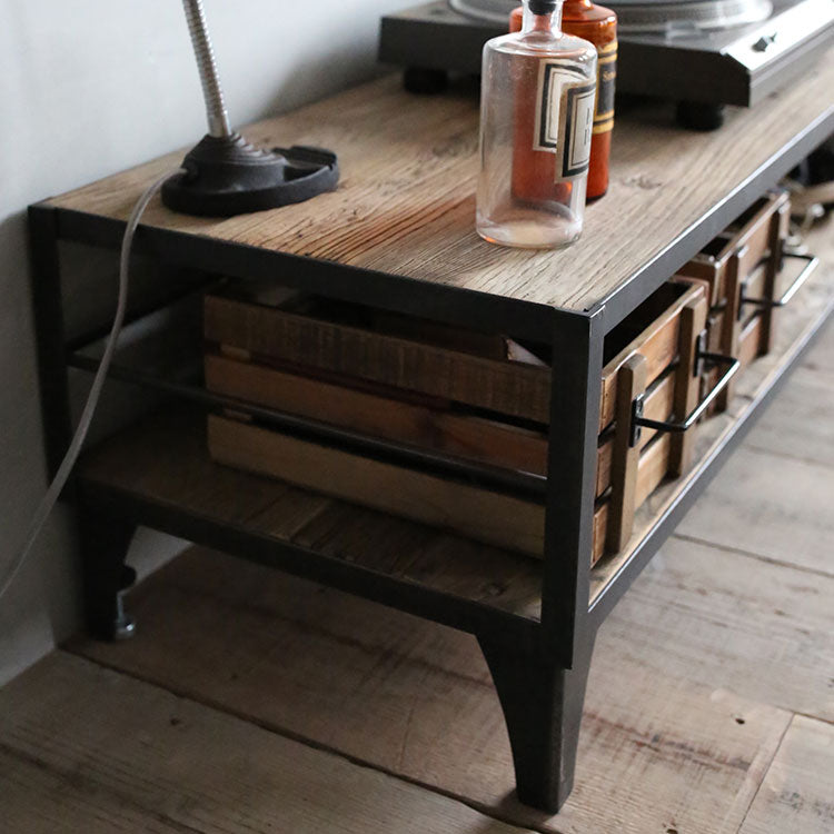 自由に収納とディスプレイをお楽しみいただけるオープンスペース