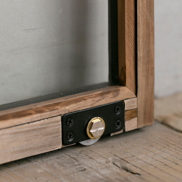 引き出し取手など細かいところにもこだわりの感じられるデザイン