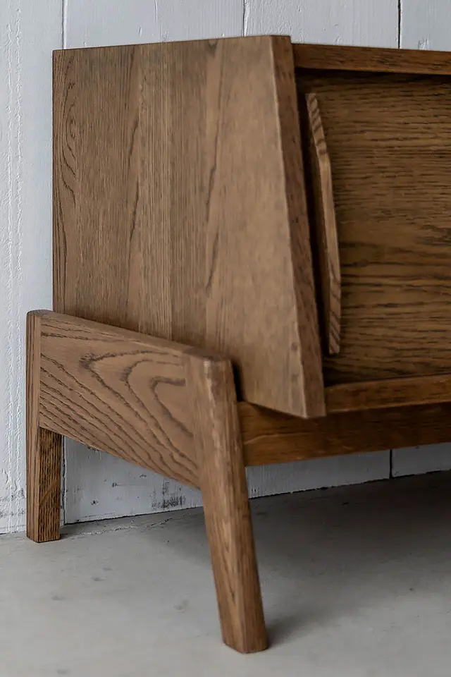 ミッドセンチュリーを意識したレトロなデザイン