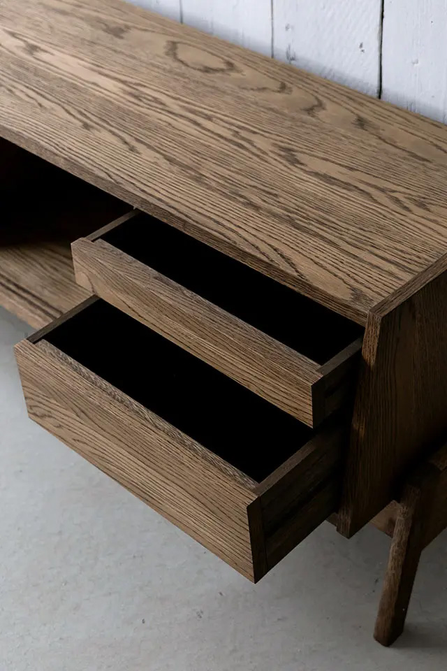 ミッドセンチュリーを意識したレトロなデザイン