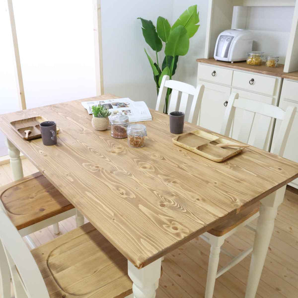 美しい木目の天板