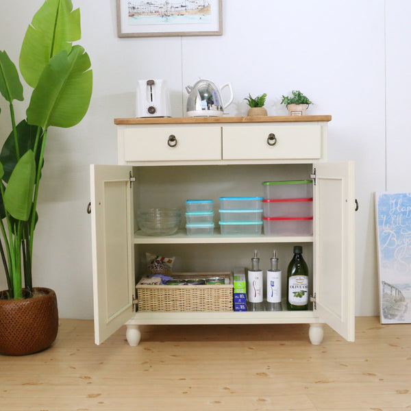 ツートーンペイントがフレンチカントリーなキャビネット