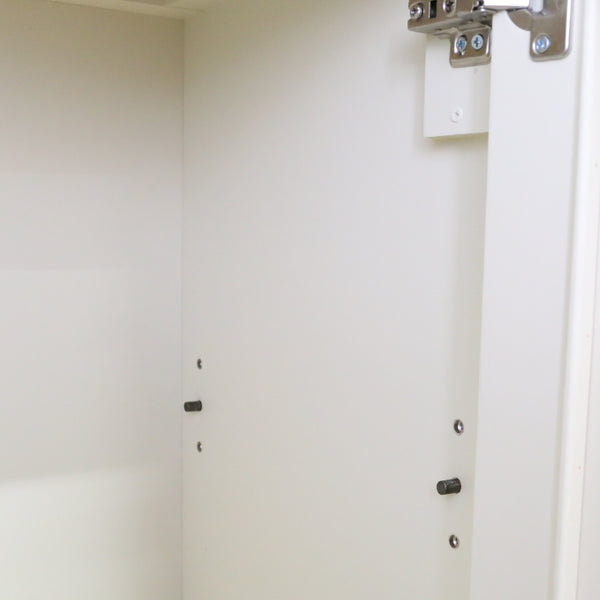 ツートーンペイントがフレンチカントリーなキャビネット